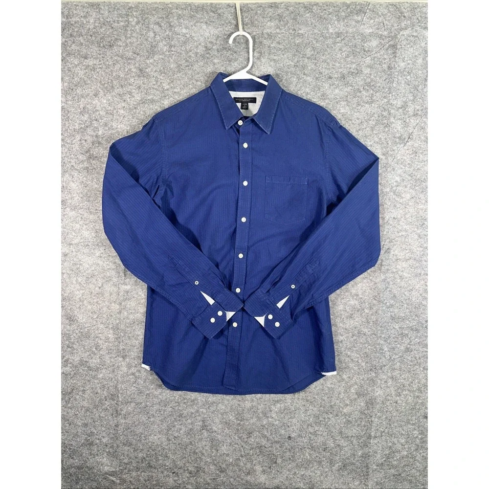 Banana Republic Button Up Shirt Mens Med 15-15 1/2 Soft Wash Blue Stripes Casual